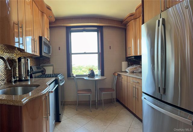 61-20 Grand Central Parkway C 905, Forest Hills, NY 11375