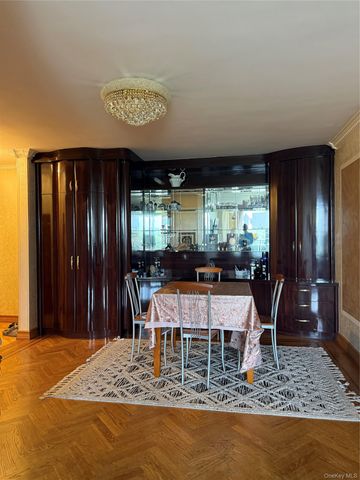 61-20 Grand Central Parkway C 905, Forest Hills, NY 11375
