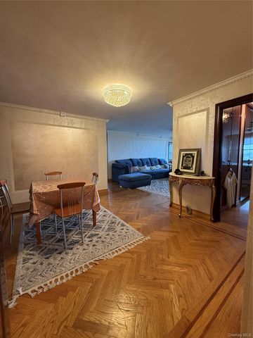61-20 Grand Central Parkway C 905, Forest Hills, NY 11375