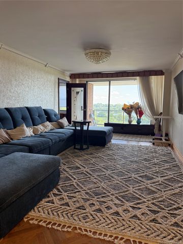 61-20 Grand Central Parkway C 905, Forest Hills, NY 11375