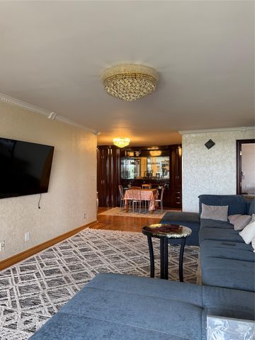 61-20 Grand Central Parkway C 905, Forest Hills, NY 11375