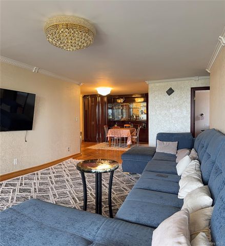 61-20 Grand Central Parkway C 905, Forest Hills, NY 11375