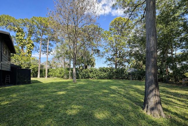 16932 W Calder Dr, West Palm Beach, FL 33470