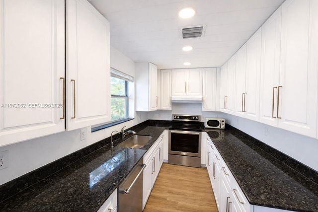 16932 W Calder Dr, West Palm Beach, FL 33470