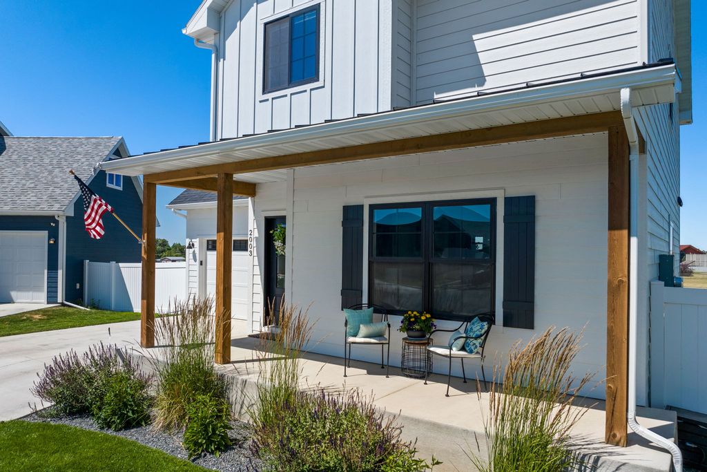 Image 4 of property listing at 2003 Meriwether Court, Great Falls, MT 59405