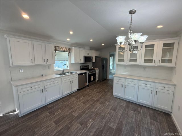 412 4TH Avenue, Middletown, NY 10940