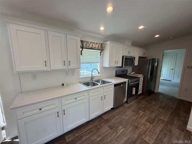 412 4TH Avenue, Middletown, NY 10940