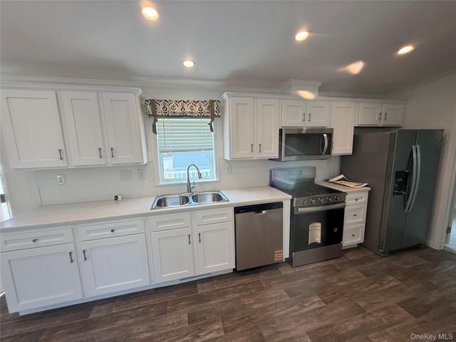 412 4TH Avenue, Middletown, NY 10940