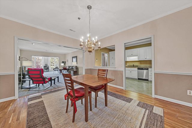 3025 McVitty Forest Dr Apt 209, Roanoke, VA 24018