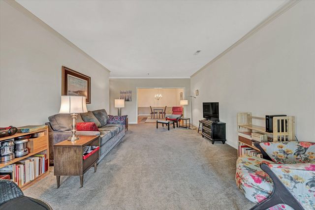 3025 McVitty Forest Dr Apt 209, Roanoke, VA 24018