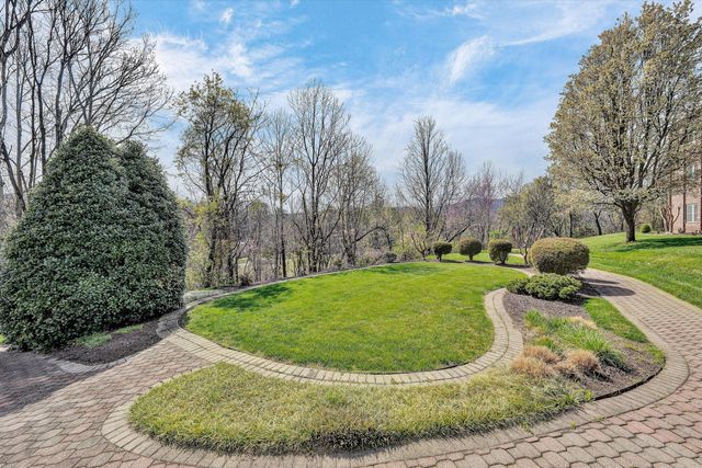 3025 McVitty Forest Dr Apt 209, Roanoke, VA 24018