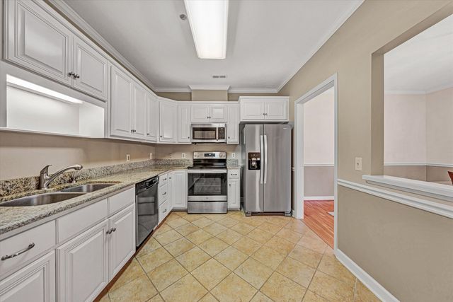 3025 McVitty Forest Dr Apt 209, Roanoke, VA 24018