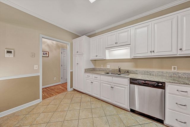 3025 McVitty Forest Dr Apt 209, Roanoke, VA 24018