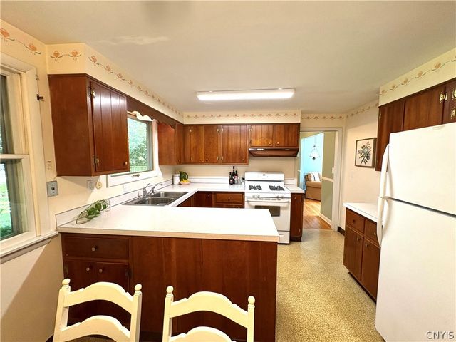 7553 Daphne Drive, Clay, NY 13212