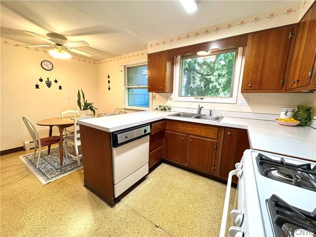 7553 Daphne Drive, Clay, NY 13212