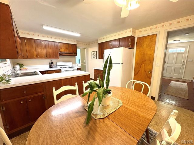 7553 Daphne Drive, Clay, NY 13212
