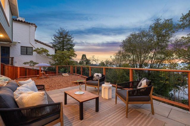 582 Euclid Ave, Berkeley, CA 94708