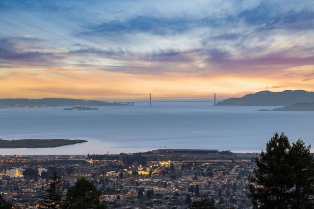 582 Euclid Ave, Berkeley, CA 94708