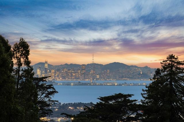 582 Euclid Ave, Berkeley, CA 94708