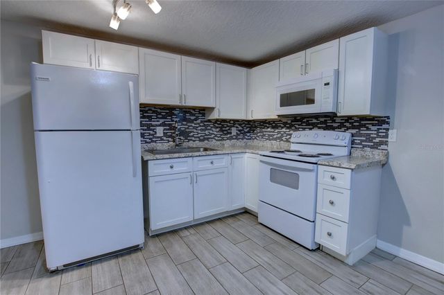 613 E 2ND STREET 101, Sanford, FL 32771