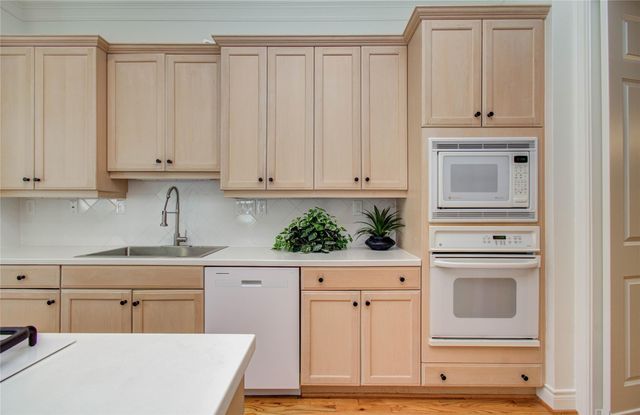 1931 Woodbury Street, Houston, TX 77030