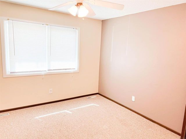 104 E Ave Apt 3, Grundy Center, IA 50638