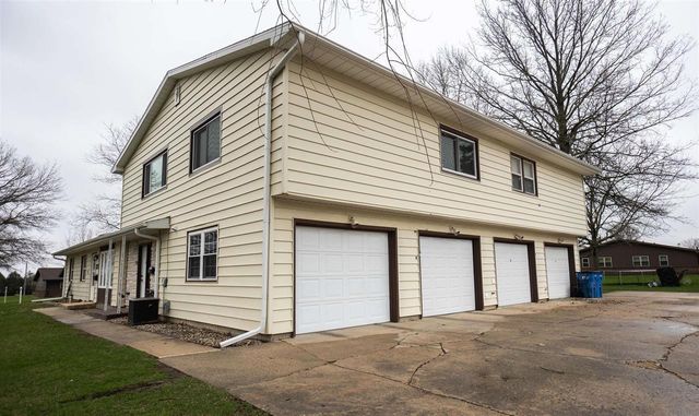 104 E Ave Apt 3, Grundy Center, IA 50638