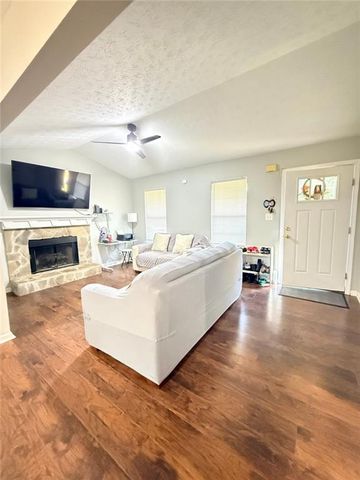 4400 Leafview Drive, Gillsville, GA 30543