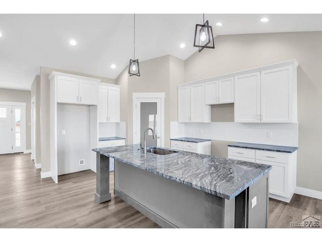 866 E Snyder Dr, Pueblo, CO 81007