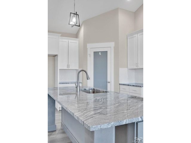 866 E Snyder Dr, Pueblo, CO 81007