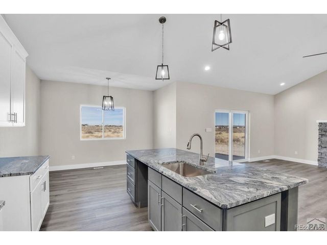 866 E Snyder Dr, Pueblo, CO 81007