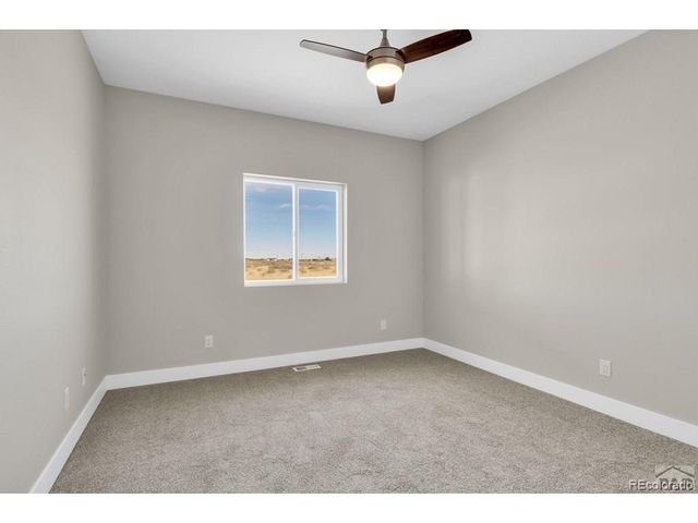 866 E Snyder Dr, Pueblo, CO 81007