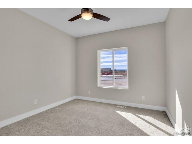866 E Snyder Dr, Pueblo, CO 81007