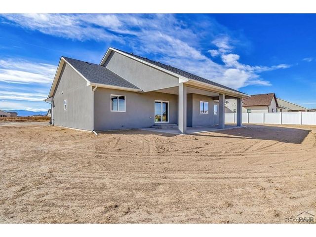 866 E Snyder Dr, Pueblo, CO 81007