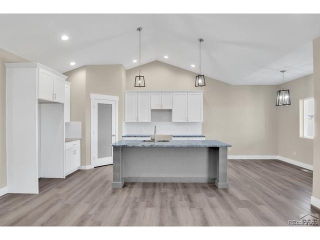 866 E Snyder Dr, Pueblo, CO 81007