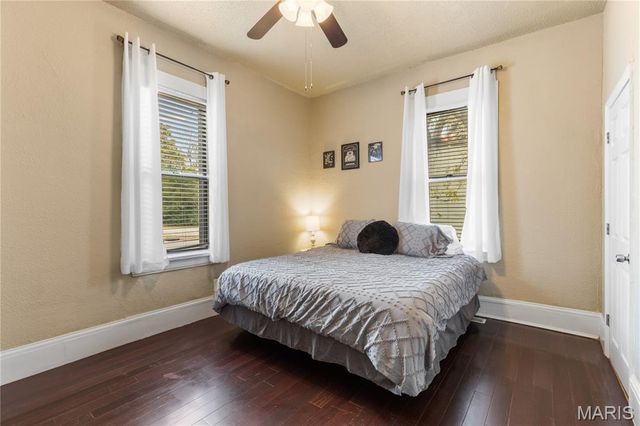 1506 N 5th Street, St Charles, MO 63301