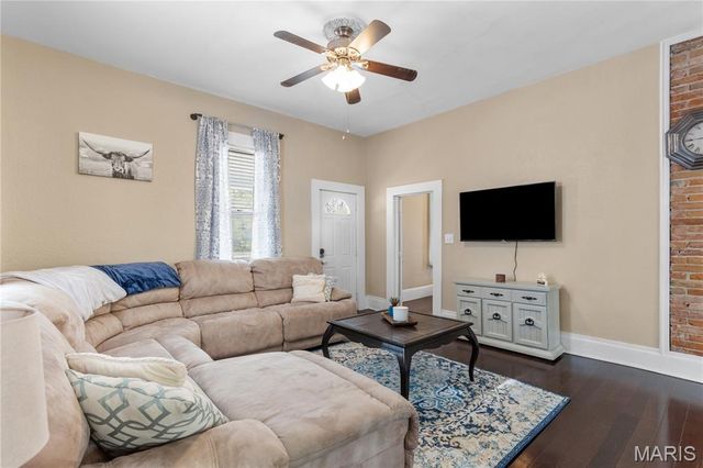 1506 N 5th Street, St Charles, MO 63301