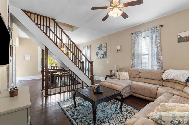 1506 N 5th Street, St Charles, MO 63301