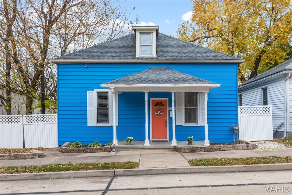 1506 N 5th Street, St Charles, MO 63301