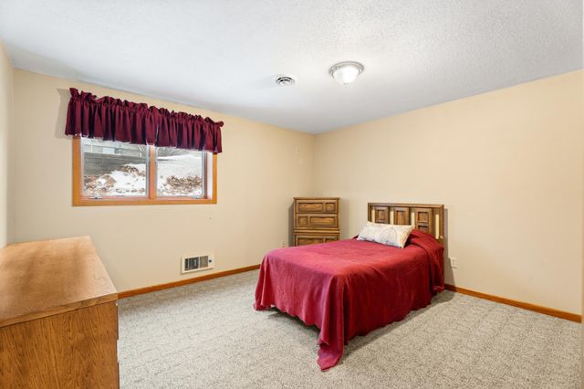 1260 Collegeway, Worthington, MN 56187