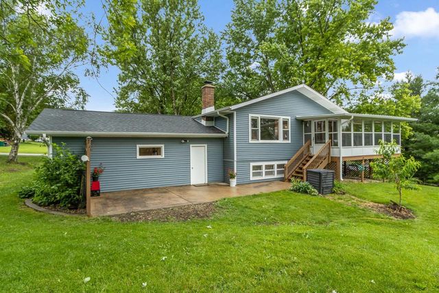 619 12th Avenue, New Glarus, WI 53574