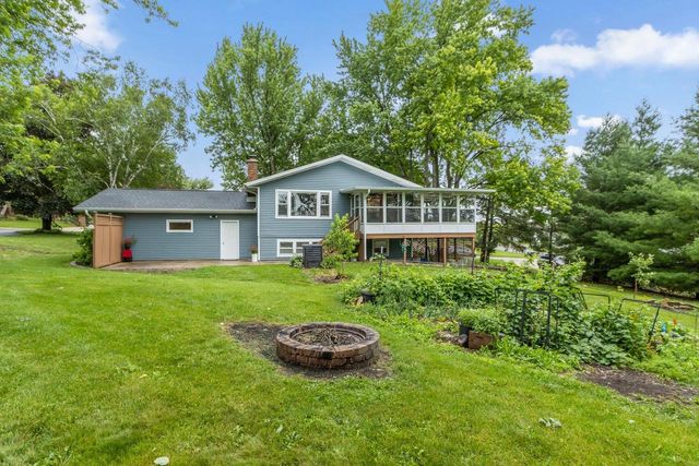 619 12th Avenue, New Glarus, WI 53574