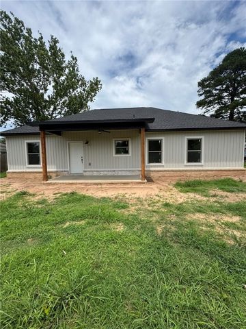 3504 E 4th Street, Russellville, AR 72802