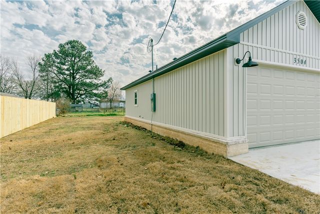 3504 E 4th Street, Russellville, AR 72802