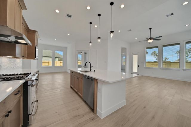 13107 Wood Leaf Park, Tomball, TX 77375