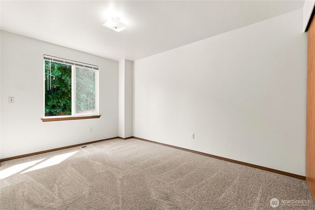 910 27th Avenue SE, Puyallup, WA 98374