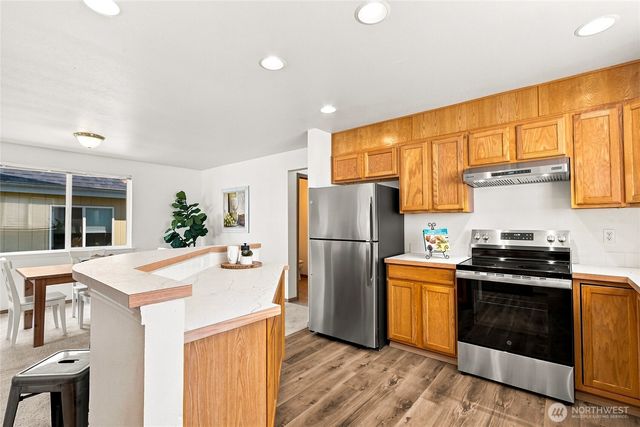 910 27th Avenue SE, Puyallup, WA 98374