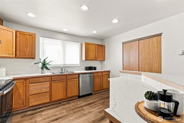 910 27th Avenue SE, Puyallup, WA 98374