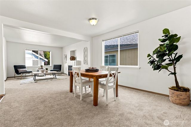 910 27th Avenue SE, Puyallup, WA 98374