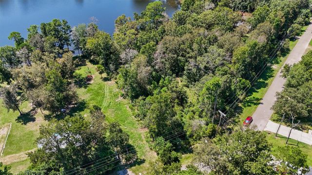 3816 Sam Houston, Willis, TX 77378